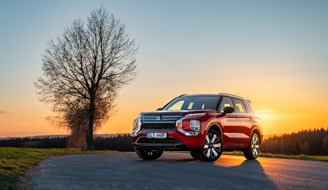 OUTLANDER PHEV MY25