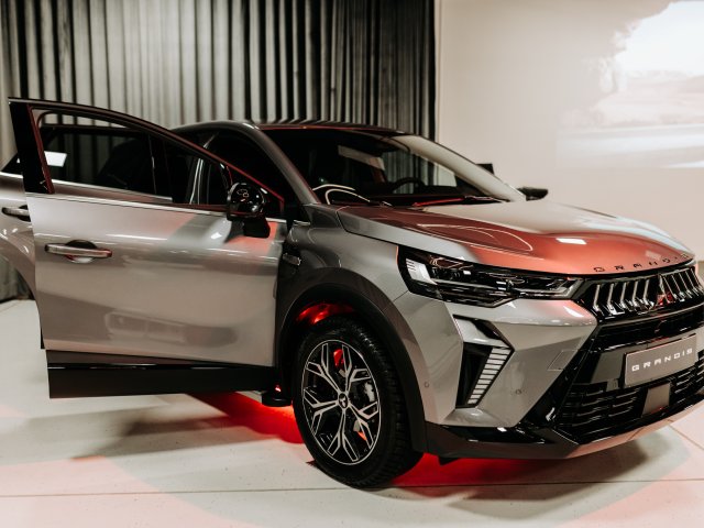 Uvedení Mitsubishi Grandis - tisková konference