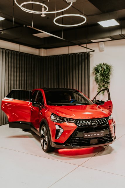 Uvedení Mitsubishi Grandis - tisková konference