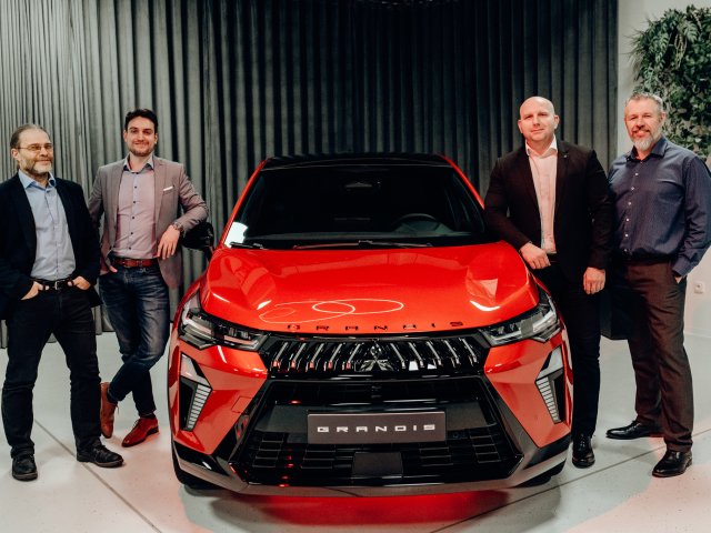 Uvedení Mitsubishi Grandis - tisková konference