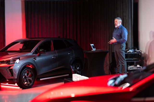 Uvedení Mitsubishi Grandis - tisková konference