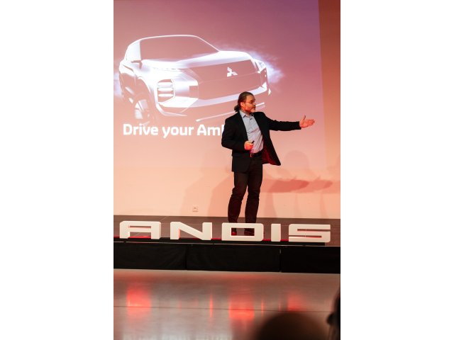 Uvedení Mitsubishi Grandis - tisková konference