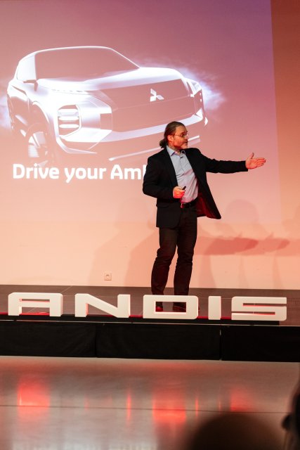 Uvedení Mitsubishi Grandis - tisková konference