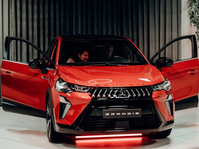 Uvedení Mitsubishi Grandis - tisková konference