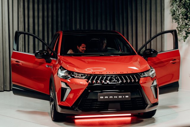 Uvedení Mitsubishi Grandis - tisková konference