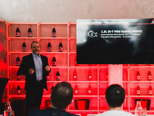 Uvedení Mitsubishi Grandis - tisková konference Slovensko