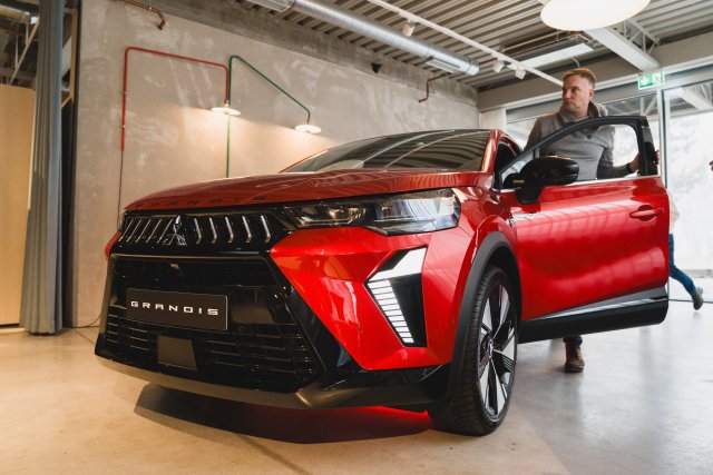 Uvedení Mitsubishi Grandis - tisková konference Slovensko