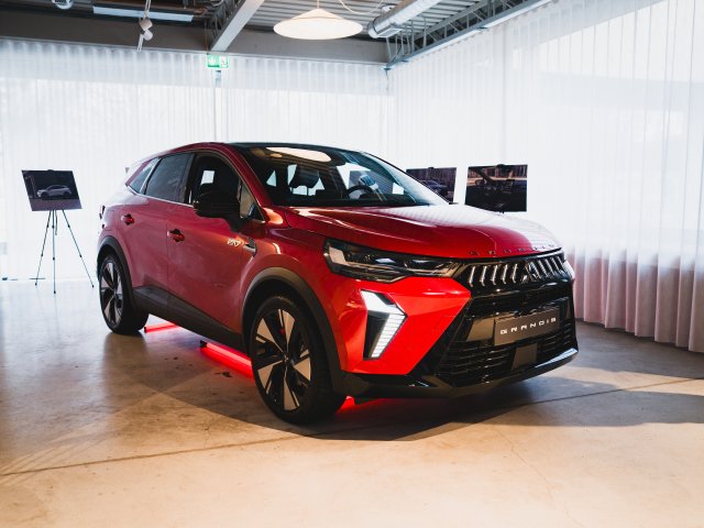 Uvedení Mitsubishi Grandis - tisková konference Slovensko