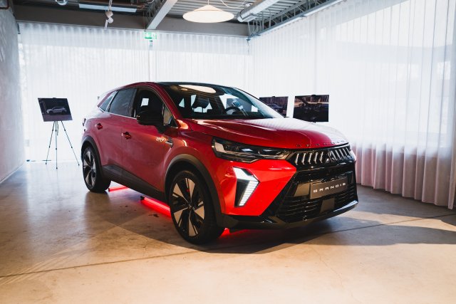 Uvedení Mitsubishi Grandis - tisková konference Slovensko